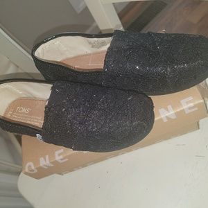 Toms- black crochet glitter